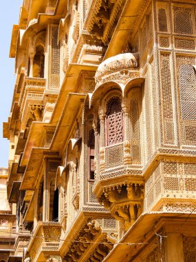 Jaisalmer, Hindistan - Mart 2018. Patwon Ki Haveli 'nin Jaisalmer' deki güzel mimarisi.
