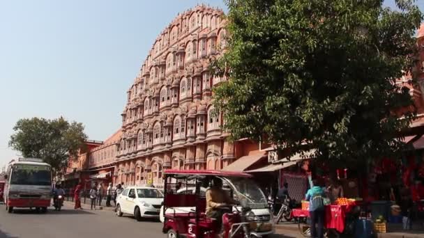 Jaipur Índia Circa Março 2019 Tráfego Rodoviário Perto Famoso Palácio — Vídeo de Stock