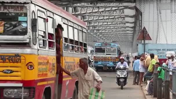 Kolkata India Circa Marzo 2019 Tráfico Puente Howrah — Vídeos de Stock