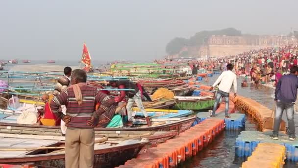 阿拉哈巴德 2019年3月 在Pryagraj参观Kumbh Mela节的被奉献者 — 图库视频影像