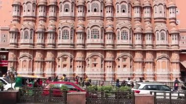 Jaipur, Hindistan - Mart 2019. Jaipur 'daki Hawa Mahal sarayının güzel manzarası..