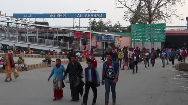 Allahabad India Circa March 2019 Gente Estación Ferrocarril Allahabad Junction — Vídeos de Stock