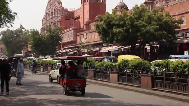 Jaipur Índia Circa Março 2019 Tráfego Rodoviário Perto Famoso Palácio — Vídeo de Stock