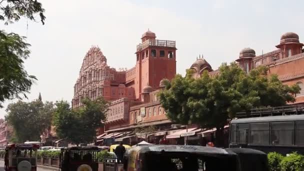 Jaipur Índia Circa Março 2019 Tráfego Rodoviário Perto Famoso Palácio — Vídeo de Stock