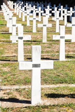 Altare, İtalya - Yaklaşık Eylül 2017. Altare'deki Beyaz Haçlar Askeri Mezarlığı (Cimitero Militare delle Croci Bianche).