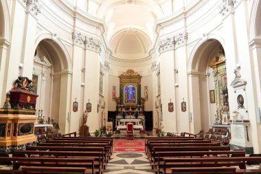 Tarquinia, İtalya - Yaklaşık Eylül 2017. Katolik kilisesinin iç mekanları (Chiesa di Santa Maria Addolorata). XVIII yüzyıl.