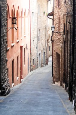 Perugia, İtalya - Yaklaşık Eylül 2017. Perugia tarihi merkezinde güzel eski sokak.