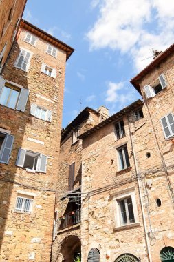 Perugia, İtalya - Yaklaşık Eylül 2017. Perugia tarihi merkezinde güzel eski evler.