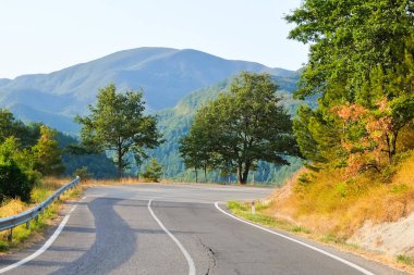 Dağ yolundan İtalya