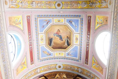 Pennabilli, Italya-Circa Ağustos 2017. Katolik kilisesinde tavan (Parrocchia Cattedrale)