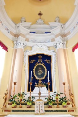 Comacchio, Italya-Circa Ağustos 2017. Comacchio 'da Katolik kilisesinin iç mekanları (Chiesetta di San Pietro).