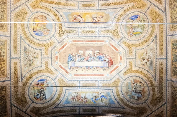 Pennabilli, Italia. Soffitto nella chiesa cattolica (Parrocchia Cattedrale ). — Foto Stock