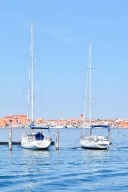 Chioggia, Italya-Circa Ağustos 2017. Güneşli bir gün Chioggia ve Venedik Laguna güzel görünümü.