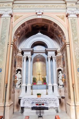 Cussignacco, Italya-Circa Ağustos 2017. Cussignacco 'da Katolik kilisesinin iç mekanları (Chiesa di San Martino Vescovo).