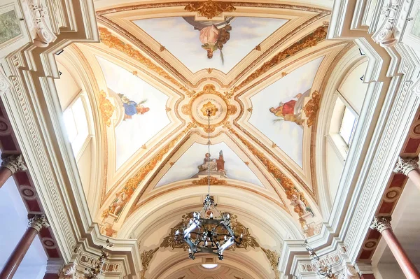 意大利库西纳科 2017年8月 库西通萨科天主教教堂的内部 Chiesa San Martino Vescovo — 图库照片