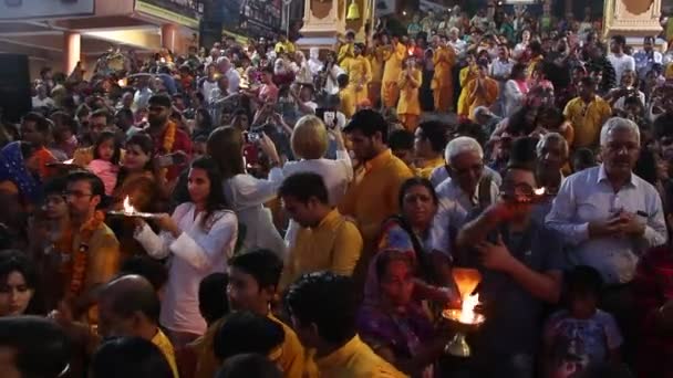 Rishikesh India Circa Marzo 2019 Ganga Aarti Ceremonia Parmarth Niketan — Vídeos de Stock