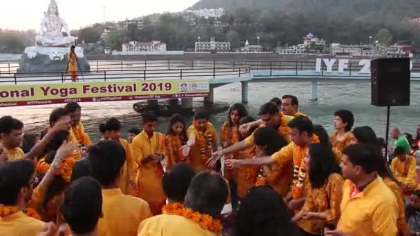 Rishikesh Indie Circa Březen 2019 Obřad Ganga Aarti Parmarth Niketan — Stock video