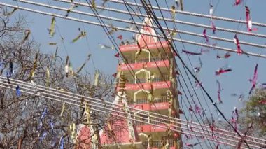 Rishikesh, Hindistan - Mart 2019. Tera Manzil Tapınağı'nın güzel manzarası, Trayambakeshwar in Rishikesh