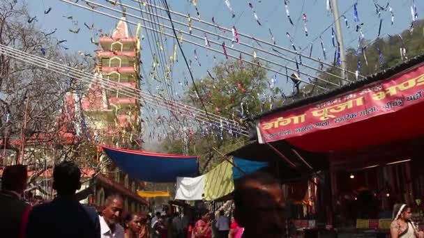 Rishikesh India Circa Marzo 2019 Gente Strade Rishikesh Vicino Ponte — Video Stock