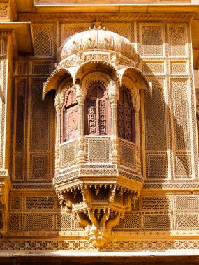Jaisalmer, Hindistan - Mart 2018. Patwon Ki Haveli 'nin Jaisalmer' deki güzel mimarisi.