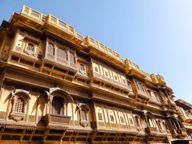 Jaisalmer, Hindistan - Mart 2018. Patwon Ki Haveli 'nin Jaisalmer' deki güzel mimarisi.