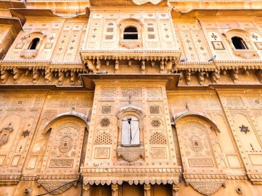 Jaisalmer, Hindistan - Mart 2018. Patwon Ki Haveli 'nin Jaisalmer' deki güzel mimarisi.