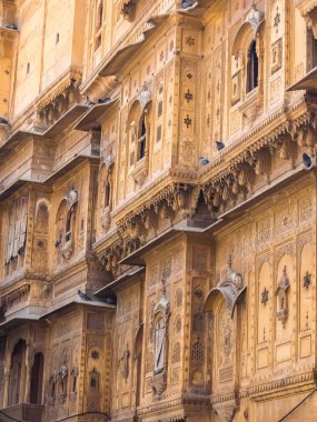 Jaisalmer, Hindistan - Mart 2018. Patwon Ki Haveli 'nin Jaisalmer' deki güzel mimarisi.