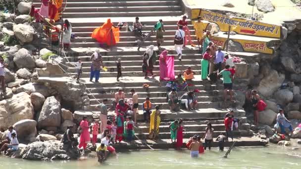 Rishikesh Índia Circa Abril 2019 Bela Vista Aterro Rio Ganga — Vídeo de Stock