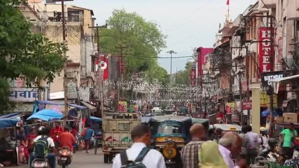 インド ハリドワール 2019年4月頃 ハリドワールのメインストリートの道路交通 — ストック動画