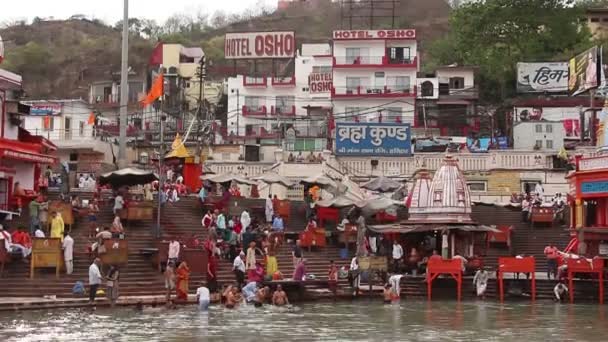 Haridwar Indien April 2019 Menschen Damm Des Ganga Har Pauri — Stockvideo