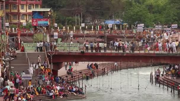 Haridwar Hindistan Nisan 2019 Ganga Nehri Ndeki Insanlar Har Pauri — Stok video