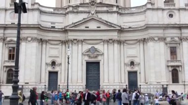 Roma, İtalya - Mayıs 2019. Roma'da Piazza Navona üzerinde catholiic kilise görünümü (Sant' Agnese Agone).