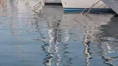 Agropoli, İtalya - Circa Haziran 2019. Limanda demirlemiş tekne ve yatlar.