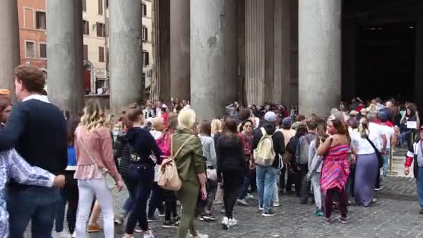 Rzym Włochy Circa 2019 Maja Turyści Odwiedzający Pantheon Położony Piazza — Wideo stockowe
