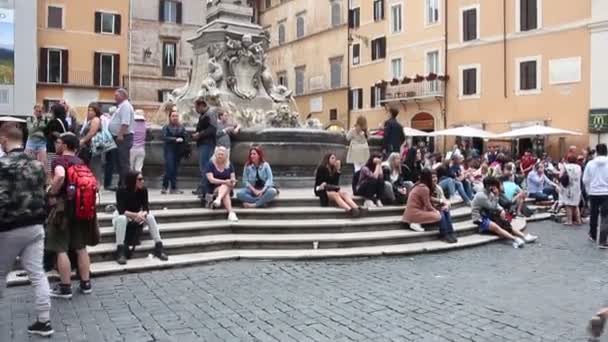 Rzym Włochy Circa 2019 Maja Turyści Pobliżu Słynnej Fontana Piazza — Wideo stockowe