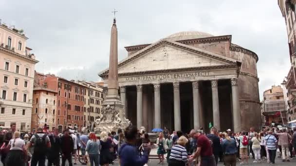 Рим Италия Май 2019 Года Туристы Посещают Пантеон Расположенный Площади — стоковое видео