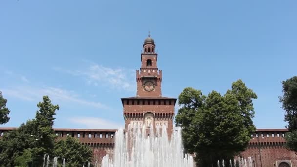 ミラノ イタリア 2019年6月頃 古代の城 カステッロ スフォルツェスコ と噴水 フォンタナ カステッロ の眺め — ストック動画