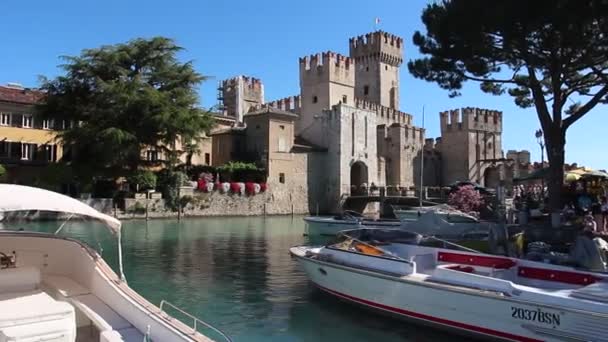 Sirmione Italien Circa Juni 2019 Solig Dag Vackra Staden Sirmione — Stockvideo