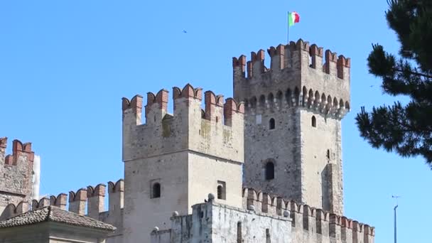 Sirmione Itália Circa Junho 2019 Bela Vista Castelo Scaligero Dia — Vídeo de Stock