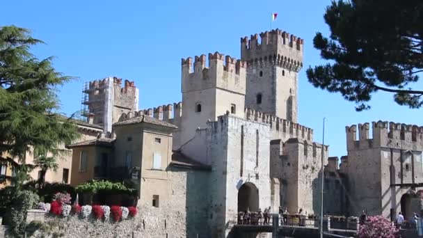 Sirmione Italien Juni 2019 Schöner Blick Auf Das Schloss Scaligero — Stockvideo