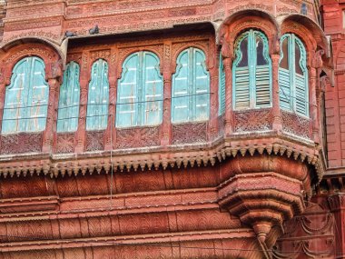 Bikaner, Hindistan - Mart 2018. Bikaner 'in geleneksel mimarisi.