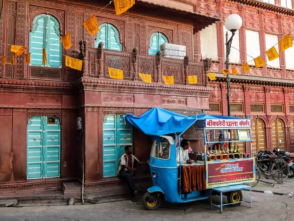 Bikaner India Circa March 2018 비카너 거리에서 한잔하는 — 스톡 사진