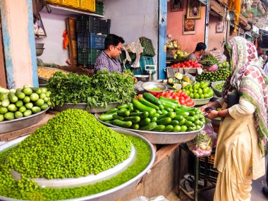Bikaner, Hindistan - Mart 2018. Bikaner sebze pazarı.