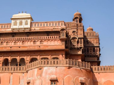 Bikaner, Hindistan - Mart 2018. Junagarh fort güzel mimarisi.