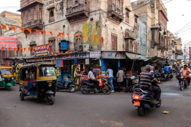 Bikaner, Hindistan - Mart 2018. Bikaner 'de sokak trafiği.