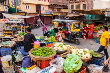 Bikaner, Hindistan - Mart 2018. Bikaner sebze pazarı.