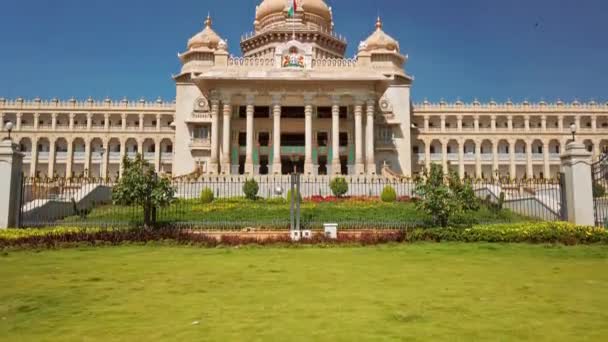 班加罗尔 2019年12月 阳光明媚的政府办公大楼 Suvarna Vidhana Soudha — 图库视频影像
