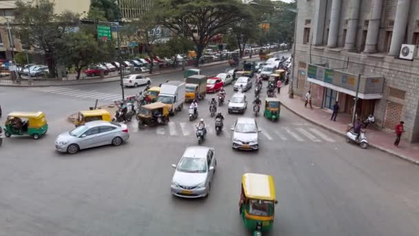 Bangalore Índia Circa Dezembro 2019 Tráfego Rodoviário Nas Ruas Bangalore — Vídeo de Stock