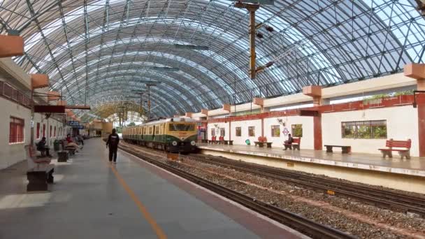 Chennai India Circa December 2019 View Suburban Train Arriving Local — Stock Video