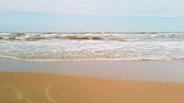 Chennai 'de okyanus dalgaları, Tamil Nadu, Hindistan.